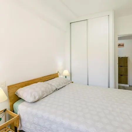 Apartamento Beautiful In With Kitchen