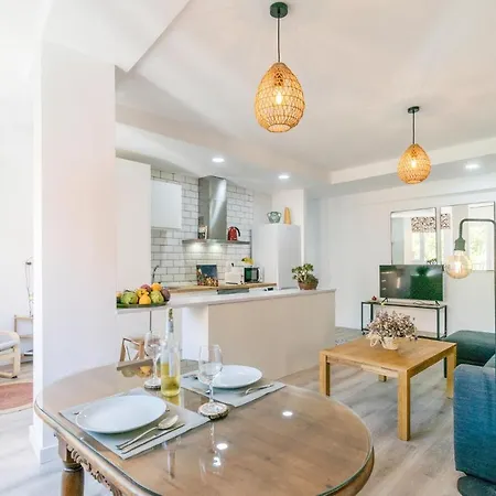 Beautiful In With Kitchen *